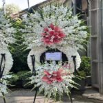 قیمت انواع تاج گل ترحیم شیک در تهران: راهنمای کامل برای سفارش تاج گل ترحیم شیک